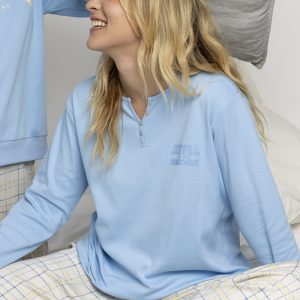 Pijama de Mujer Admas: Conjunto de Camiseta de Manga Larga en Azul Celeste con Detalle modelo 63624