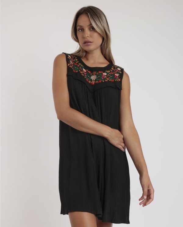 Vestido de Mujer Admas Modelo 19913 – El Encanto Negro que Despierta Pasiones