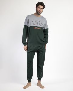 Pijama Lois modelo 63153 – Diseño moderno y exclusivo en verde oscuro y gris, tejido suave, cómodo y duradero, perfecto para el descanso diario con estilo auténtico