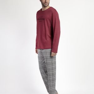 Pijama de Hombre ADMAS “WHATEVER” ❤️ – Camiseta burdeos con mensaje inspirador y pantalón largo de cuadros elegante | Comodidad, estilo y actitud para tus noches de descanso 💤 | Envío en 24 h y GRATIS desde 70 € 🚀 modelo 63763 talla l y xl