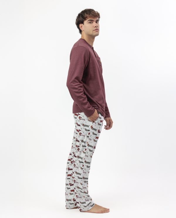 Pijama de Hombre Admas de Invierno con Camiseta Granate de Manga Larga y Pantalón Estampado de Perros – Suavidad, Estilo y Comodidad para Tus Noches Más Cálidas 🌙🐶 modelo 63798 - Imagen 2